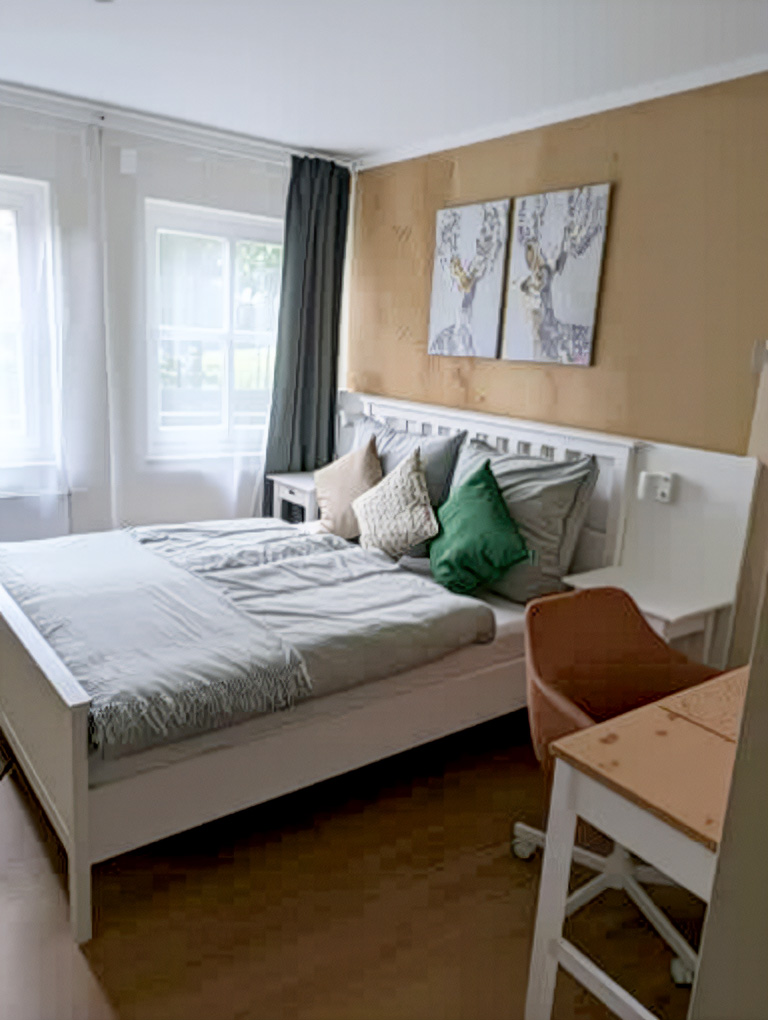 Hotel Der Hermannsberg - Großes Bett im Doppelzimmer